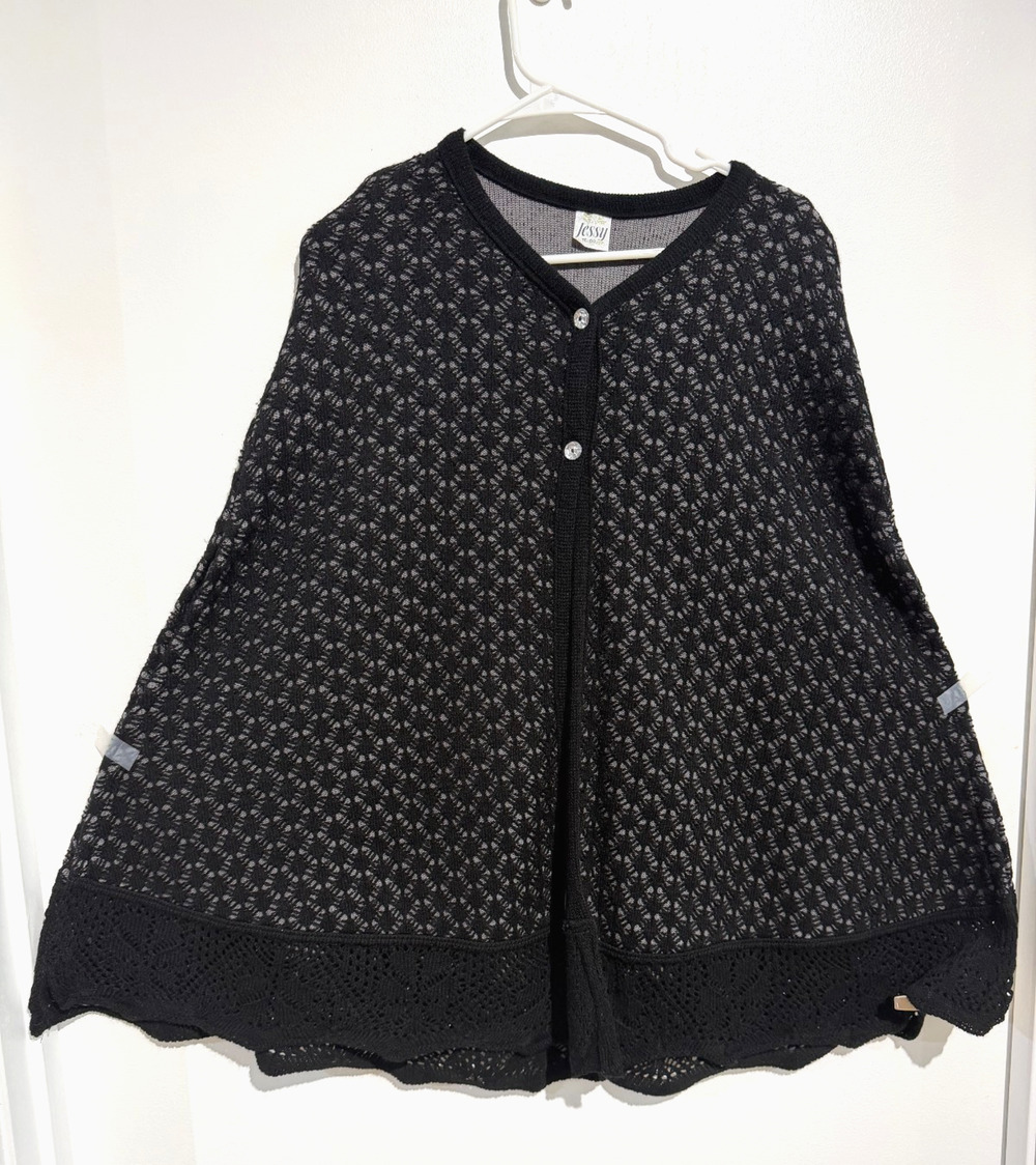 Textured Knit Cape Black Gray Lace crochet Trim Button capelet Poncho One Size